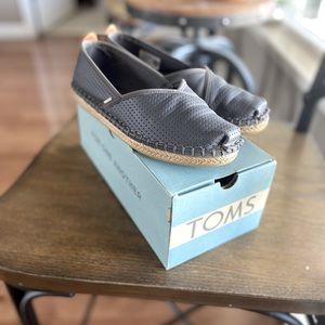 Toms Petra in Forged Iron Matte Flats